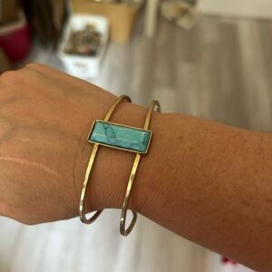 4/$50 Elegant Gold and Turquoise Bracelet 7 inches 💙
